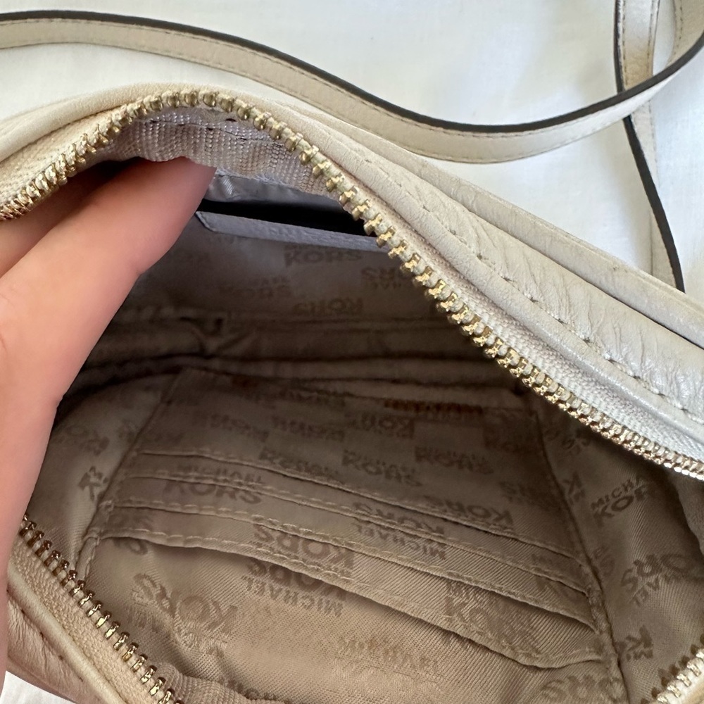 Michael Kors Leather Cross Bag - Picture 4 of 5